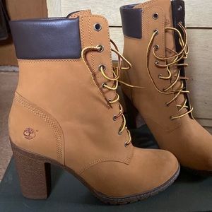 Size 10 woman’s high heeled Timberlands